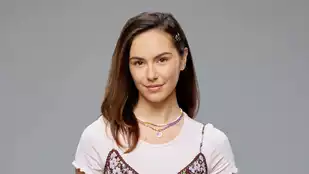 Alex Hook als Young Kat