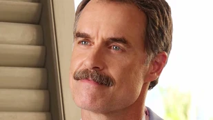 Murray Bartlett als Armond