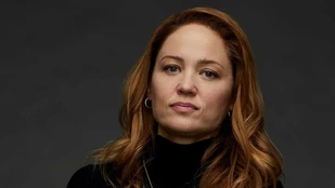 Erika Christensen als Detective Angie Polaski